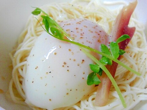 ミョウガと温泉卵で　素麺サラダ